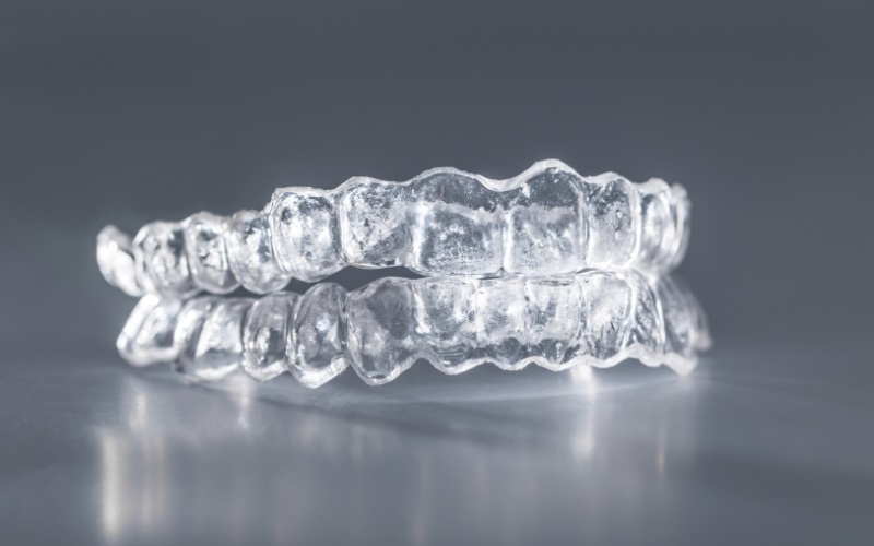 Chỉnh nha bằng khay niềng trong suốt Invisalign